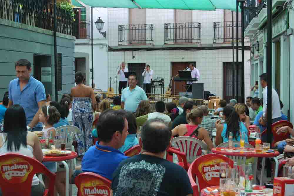 Un momento de la actuacin del grupo Abrego en la Feria del Medioda  