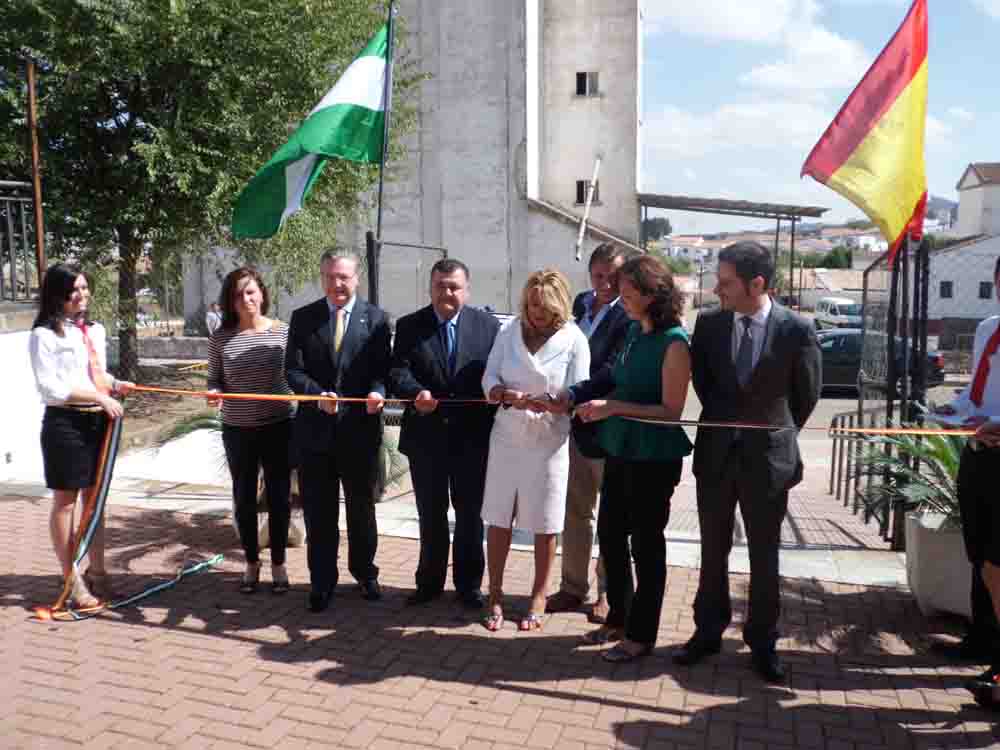 Inauguracin con retraso de una hora