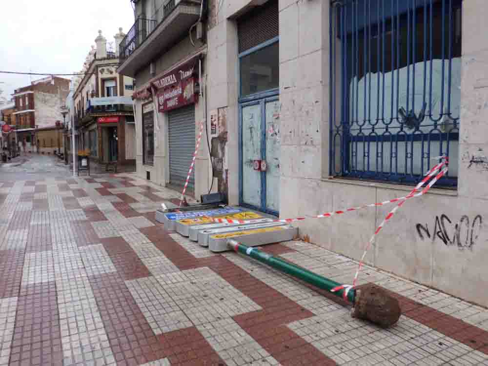 Caida de letreros