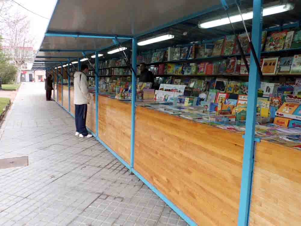 Feria del libro de ocasin en Pearroya