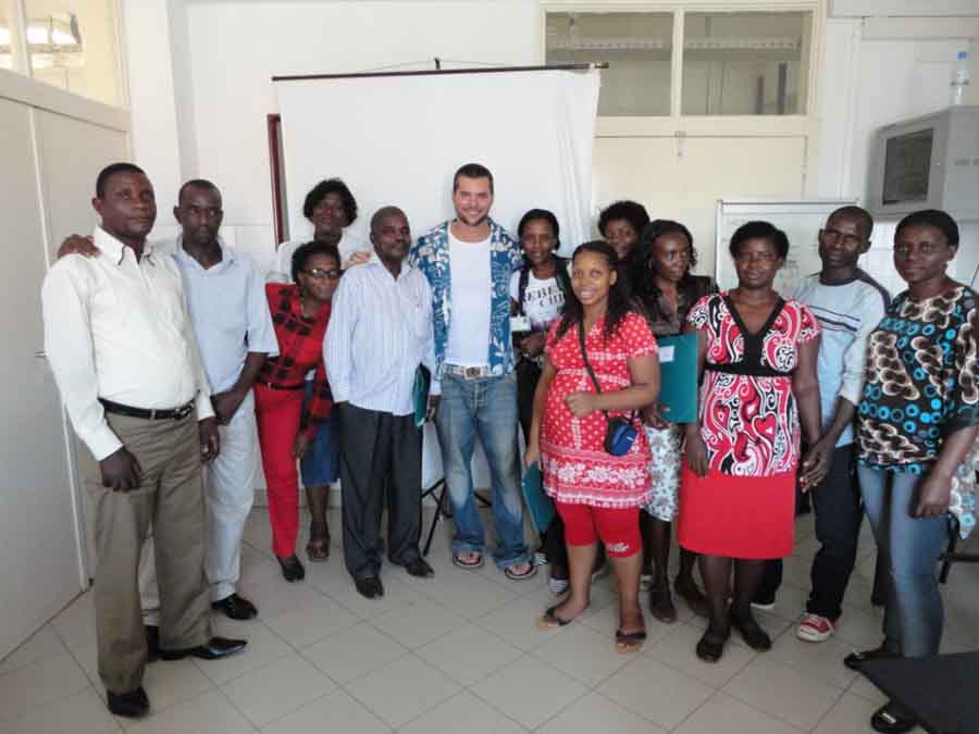 Jos Galey en anterior proyecto en Angola