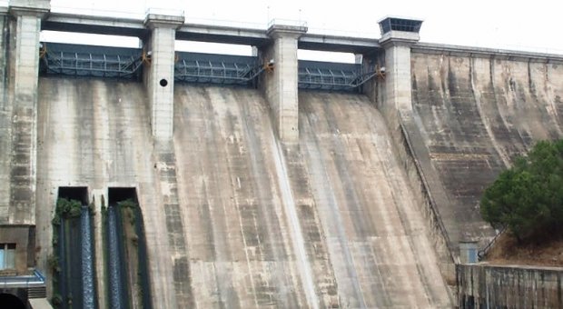 Presa del embalse de Puente Nuevo