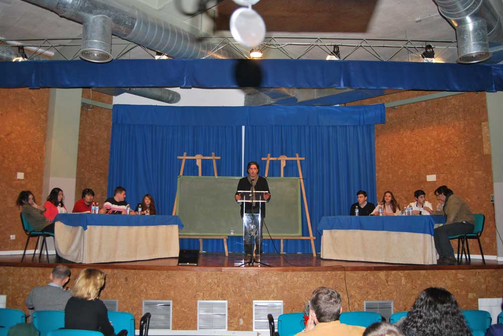 Inicio de la mesa de debate de los alumnos del IES la escribana