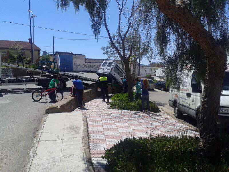 Una furgoneta vuelca sin causar heridos