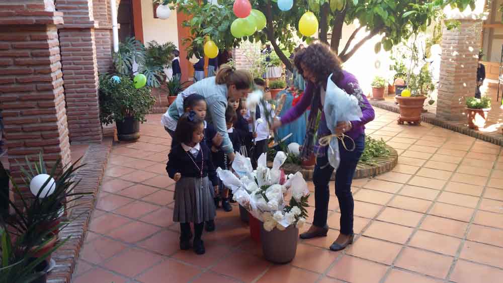 Ofrenda floral a la Virgen Mara
