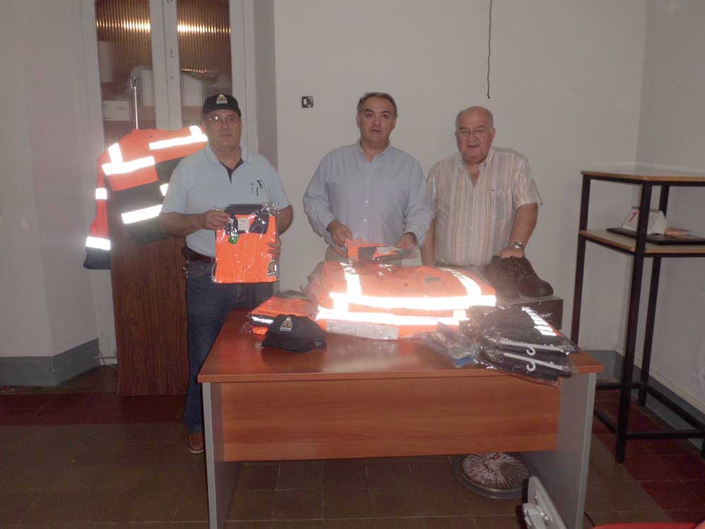 18 uniformes completos a Proteccin Civil