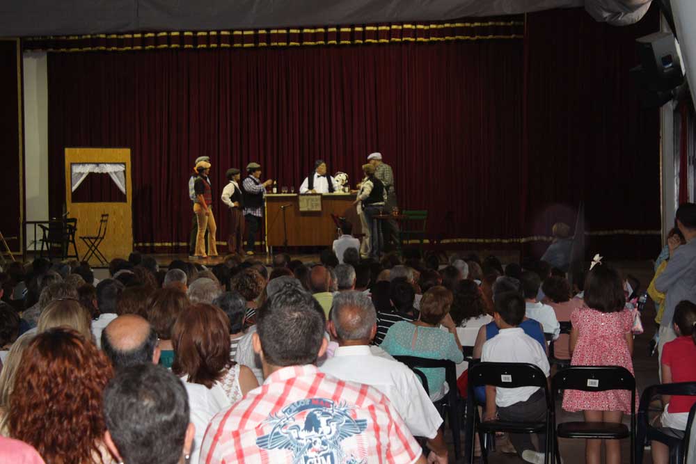 Teatro en Espiel a beneficio de Cruz Roja