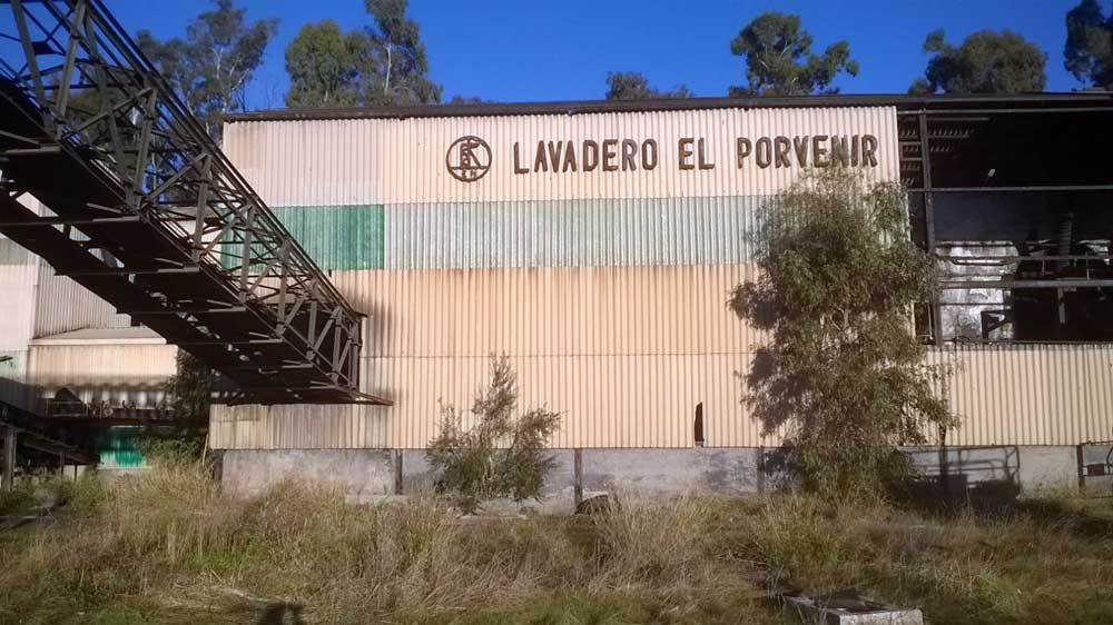 Demolicin del lavadero de Encasur en El Porvenir