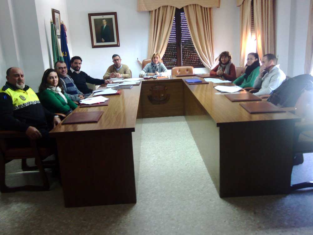 La Alcaldesa, Pepi Soto, junto a los miembros de la mesa 