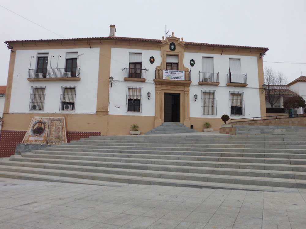 Cartel colocado en la ventana del Ayuntamiento melariense