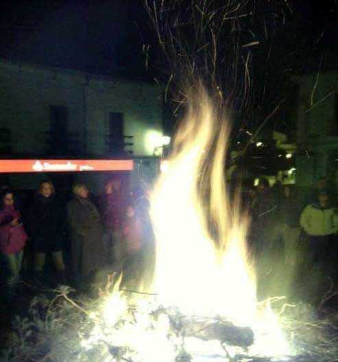 La concejala de cultura y  de festejos del Ayuntamiento en el canderolio 