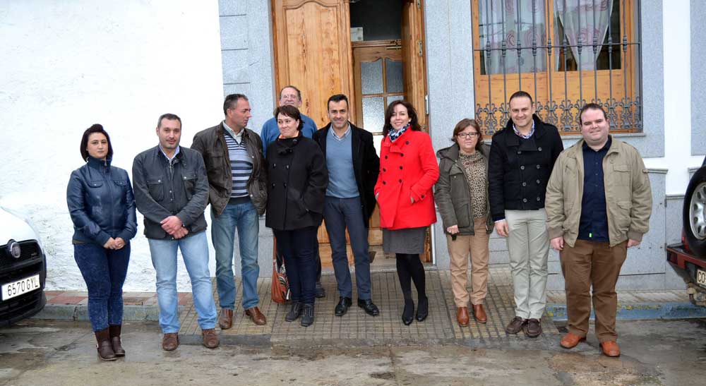 Ceballos visita las obras de terminacin del hotel de Villanueva del Rey